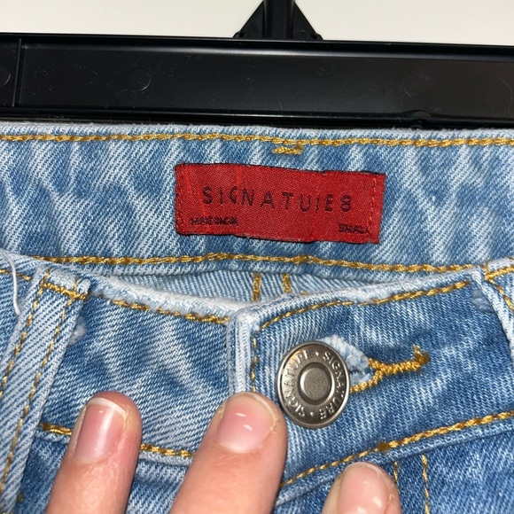 Signature8 High-rise light wash ripped cut off boyfriend jeans - Picture 2 of 4